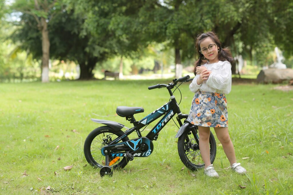 xe đạp cho bé trai 4 tuổi