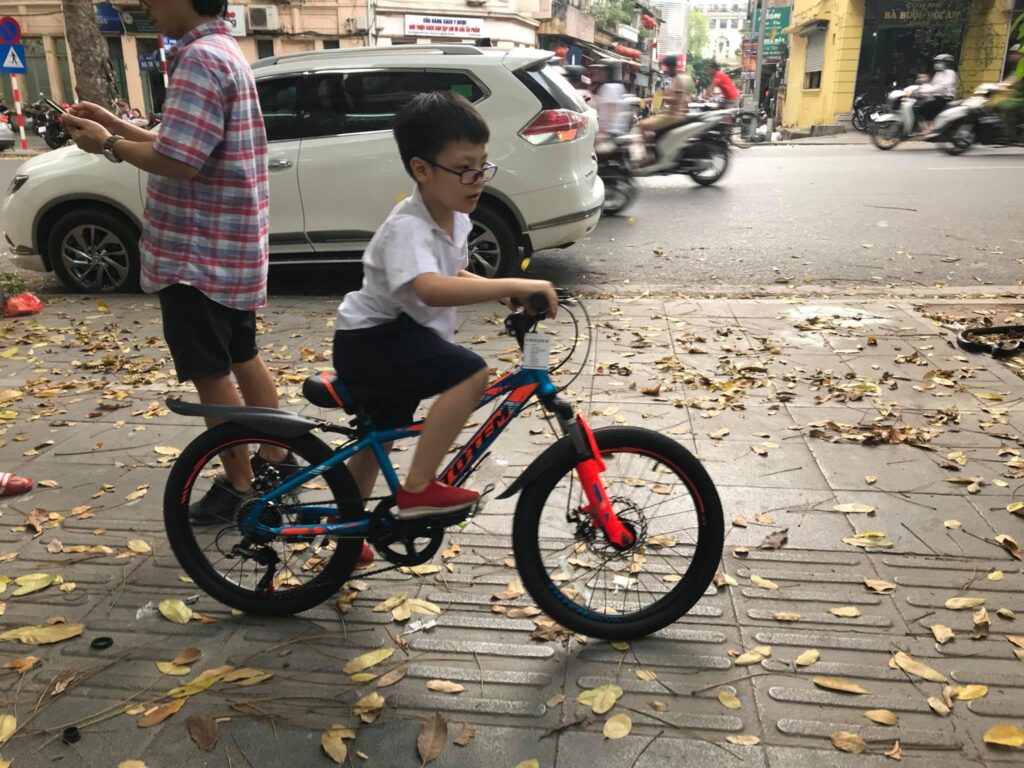 xe đạp cho bé trai 7 tuổi