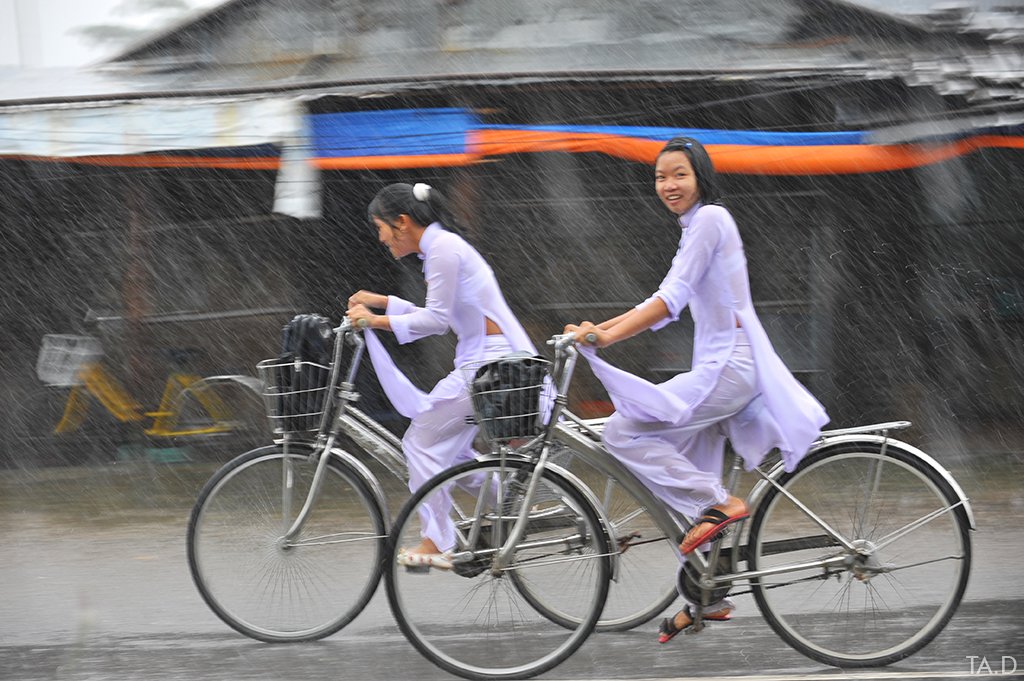 sử dụng xe đạp dưới trời mưa